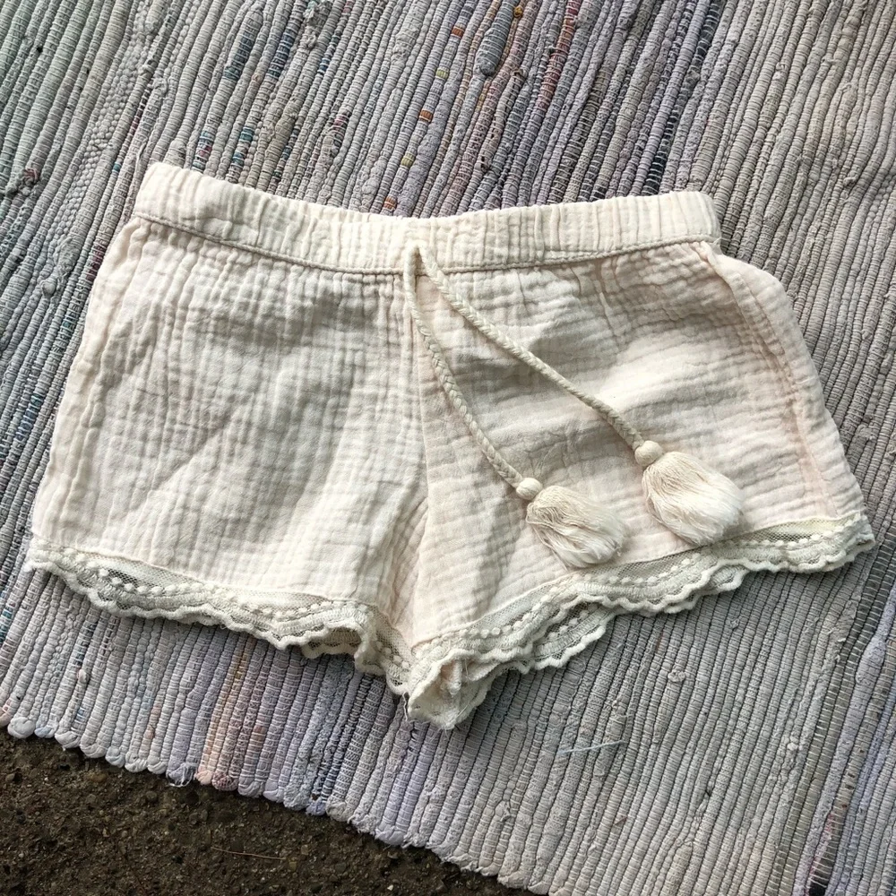 Rylee + Cru shorts Girls 6-7 Years Textured Lace Trim Elastic Waist Cream - Picture 1 of 3